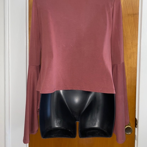 Style rack asymmetric bell sleeve top - Picture 7 of 9